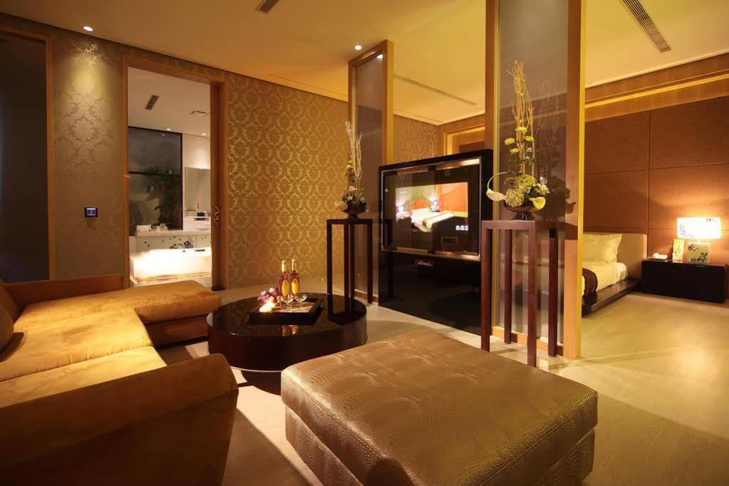 Wehome Motel Тайнань Экстерьер фото